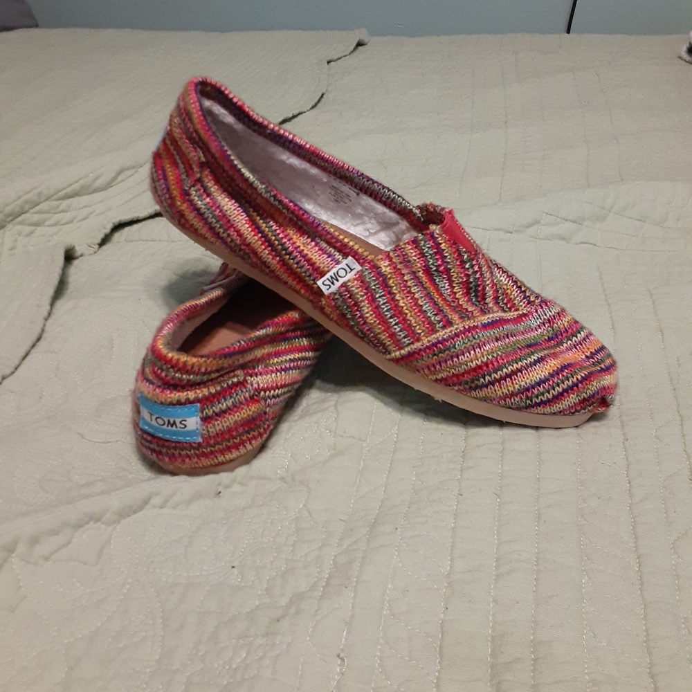 Tom's colorful striped shoes